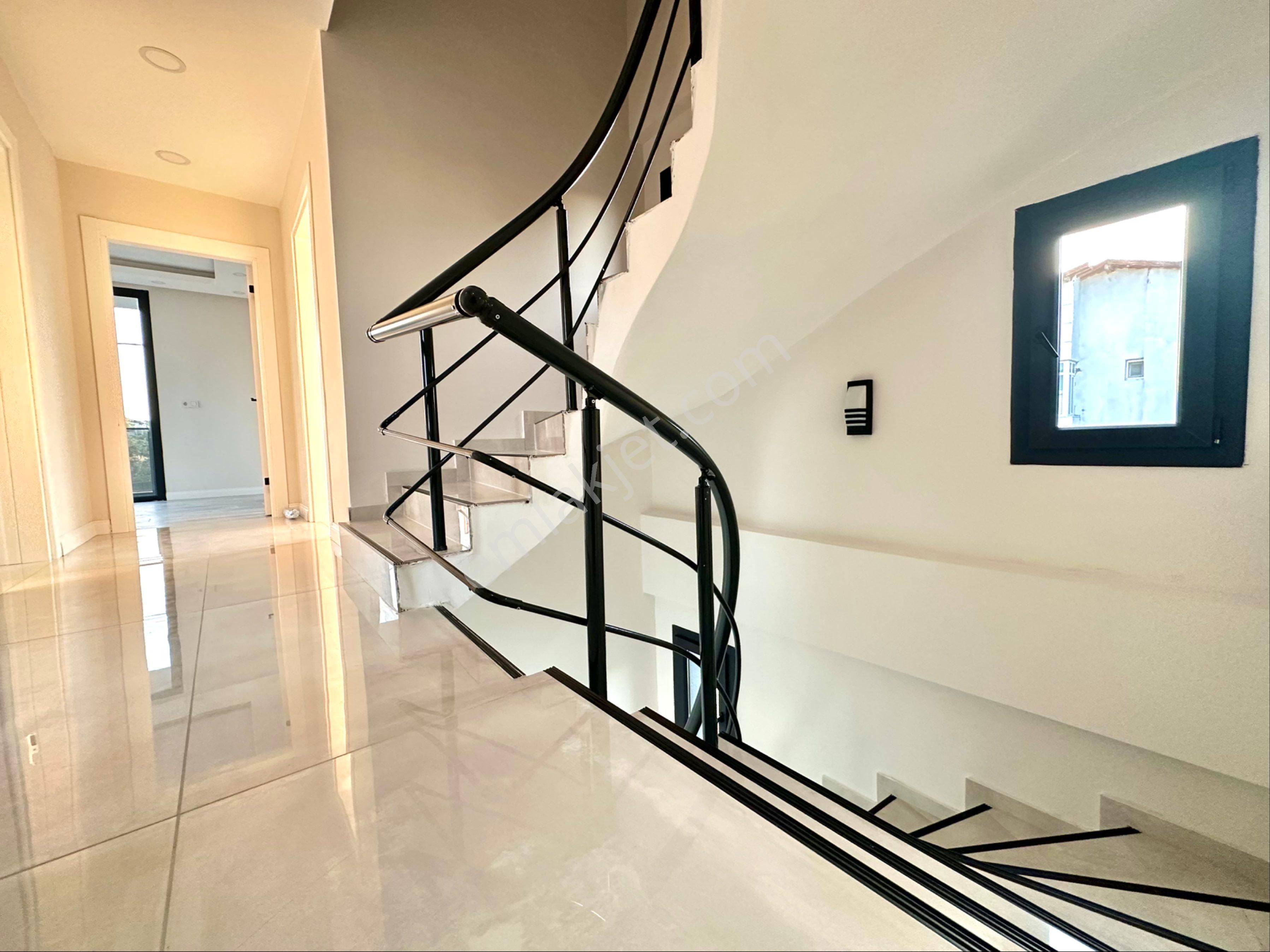 Gümüşyakada Deniz Manzaralı Havuzlu Kaçırılmayacak Villa - Görsel 15