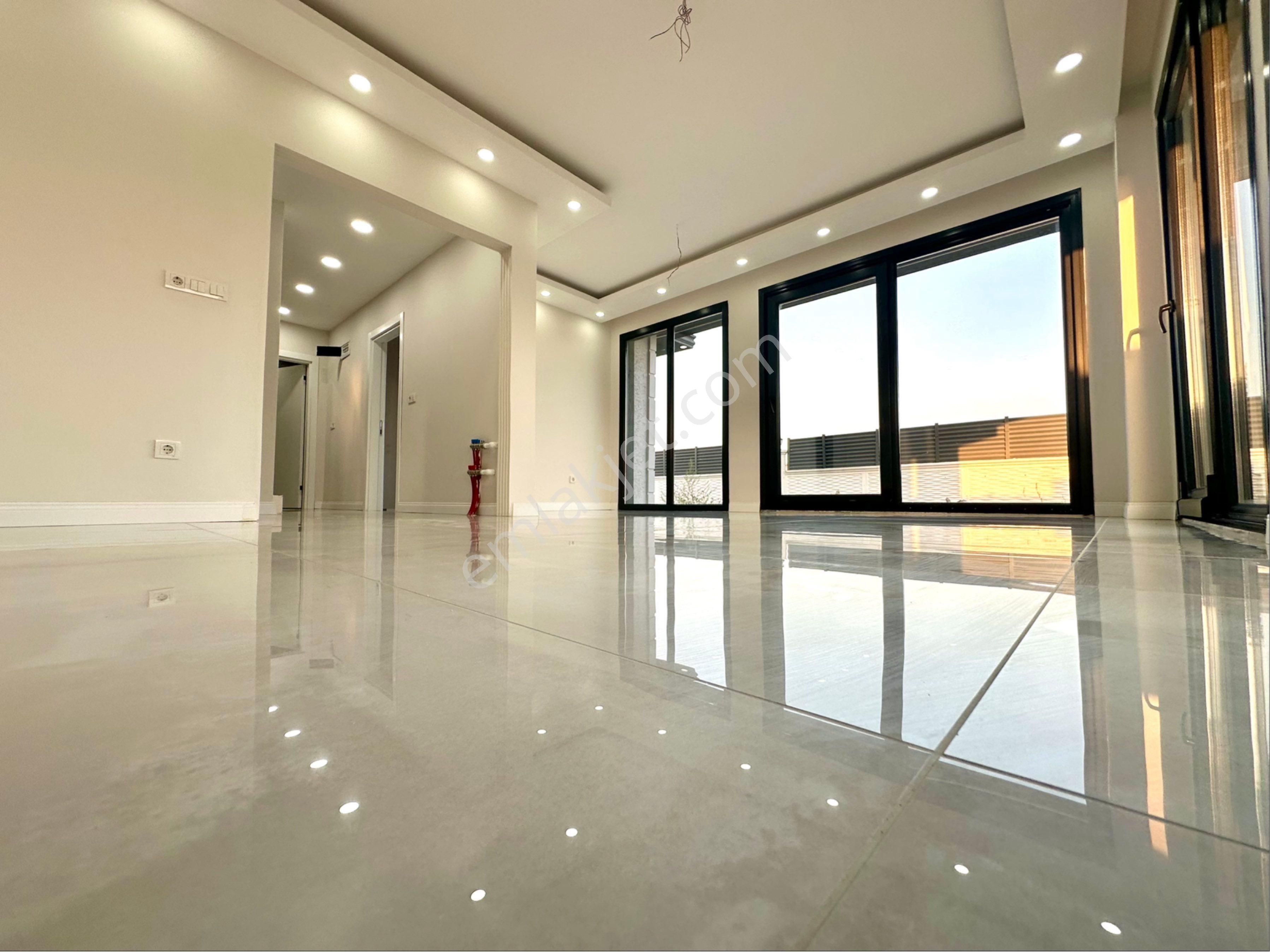 Gümüşyakada Deniz Manzaralı Havuzlu Kaçırılmayacak Villa