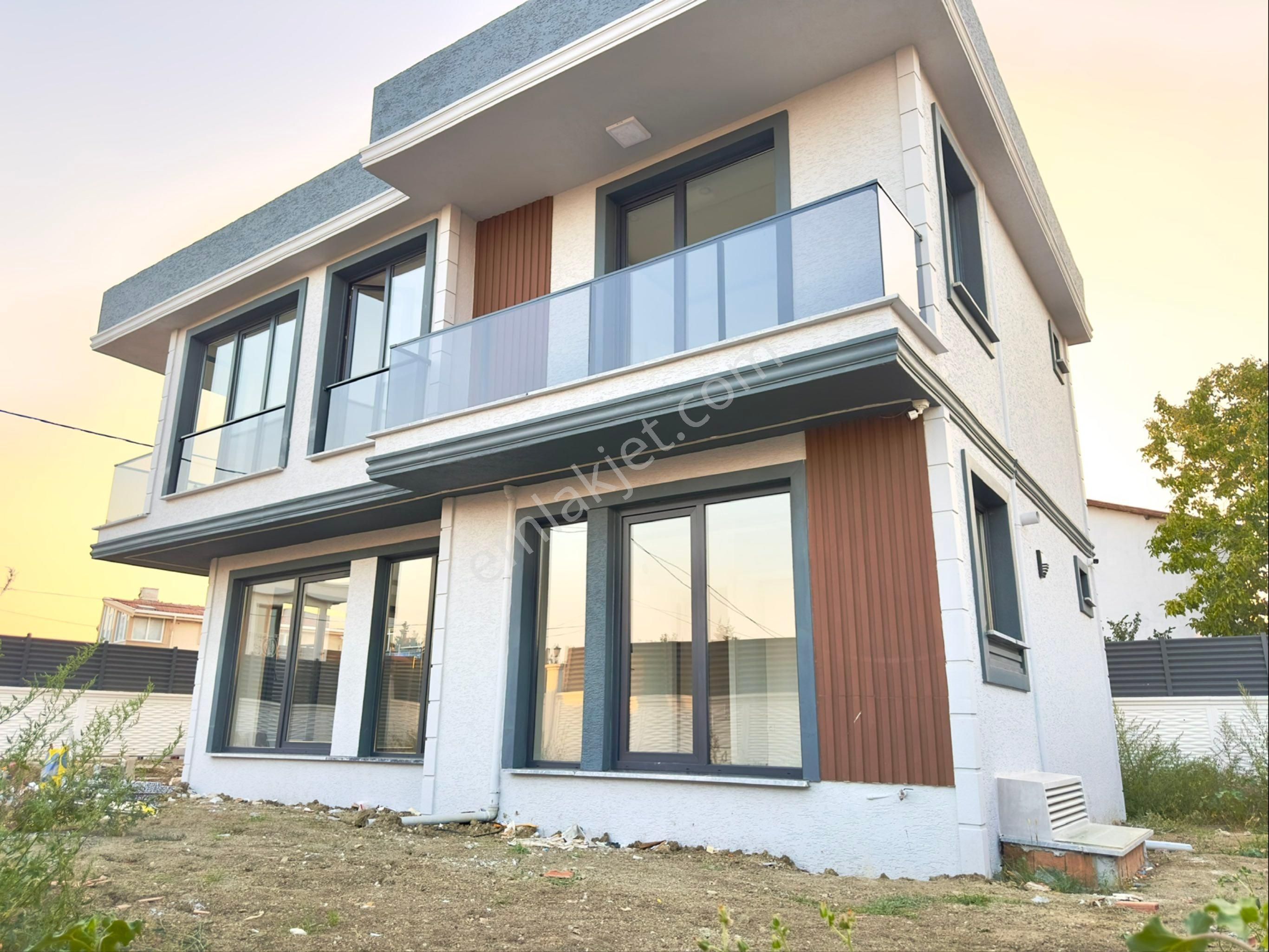 Gümüşyakada Deniz Manzaralı Havuzlu Kaçırılmayacak Villa - Görsel 11