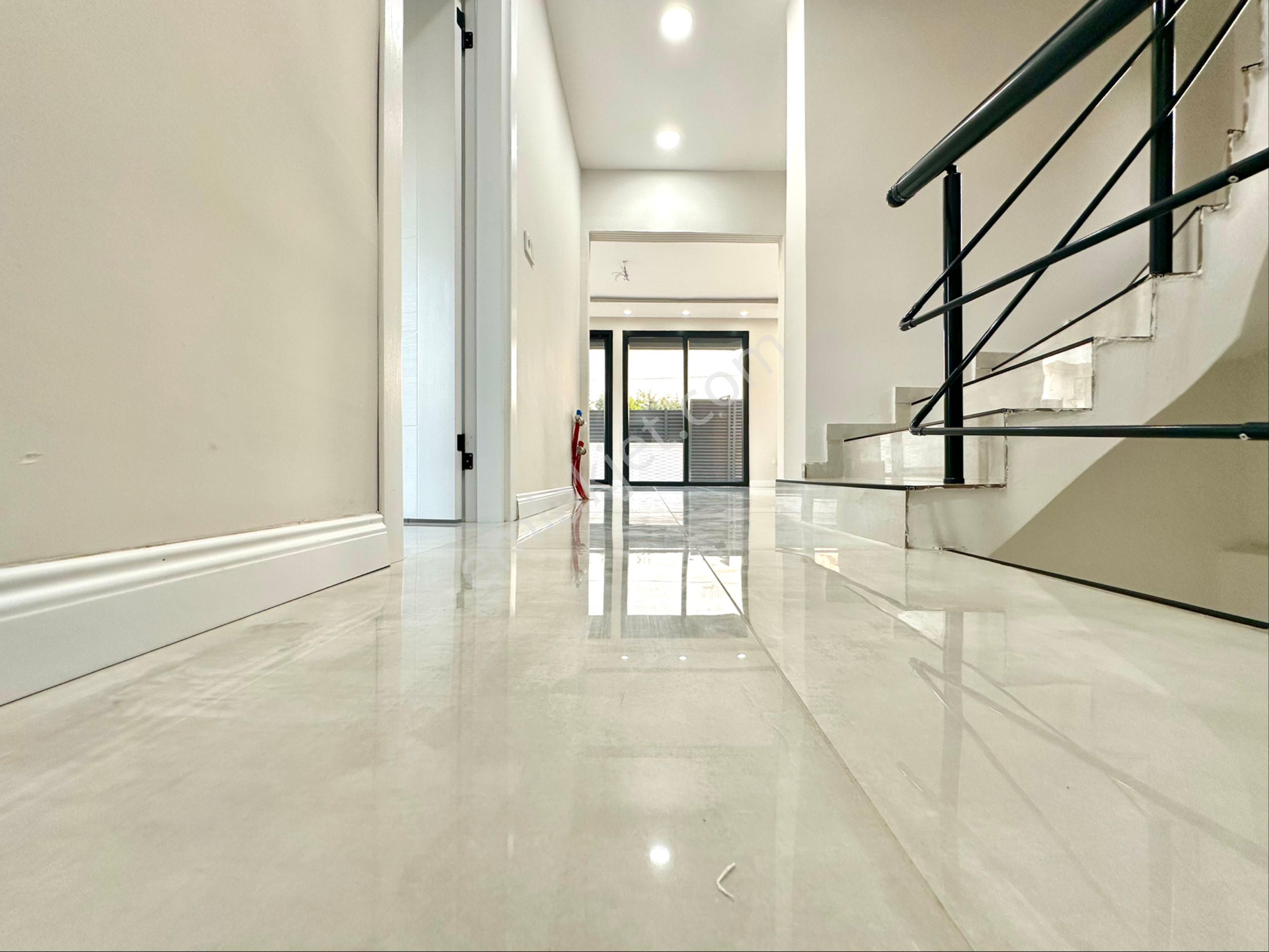 Gümüşyakada Deniz Manzaralı Havuzlu Kaçırılmayacak Villa - Görsel 18