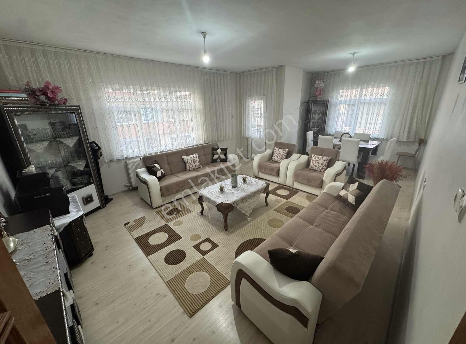 Satılık Cadde Üstü 3+1 150m'2 4.kat Asansörlü Masrafsız Daire