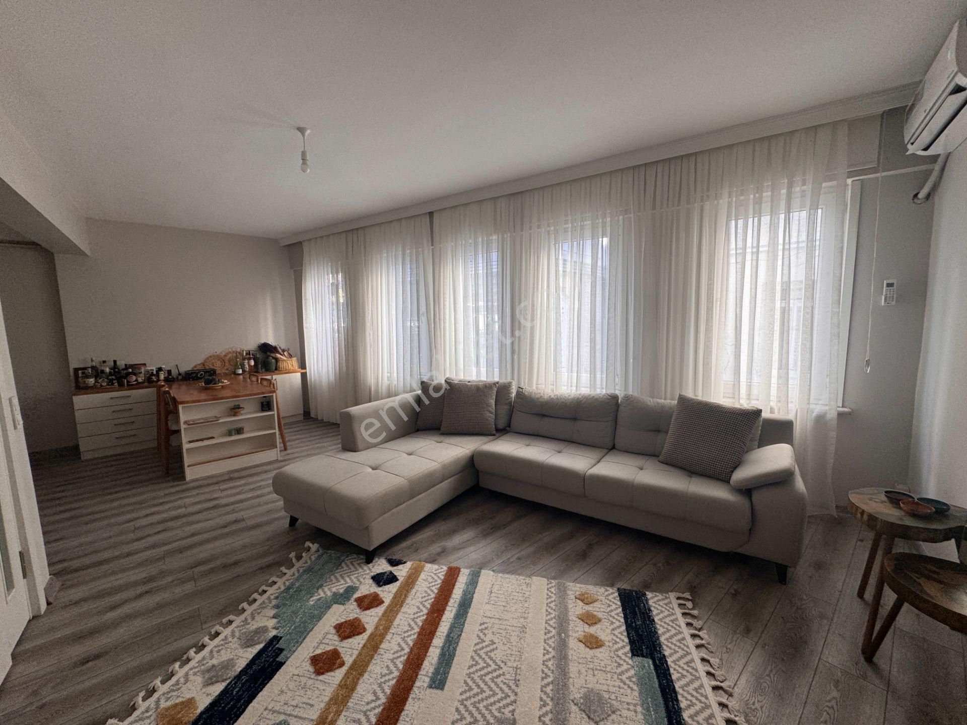 Cihangir Merkezde 2+1 Balkonlu Eşyalı Kiralık Daire