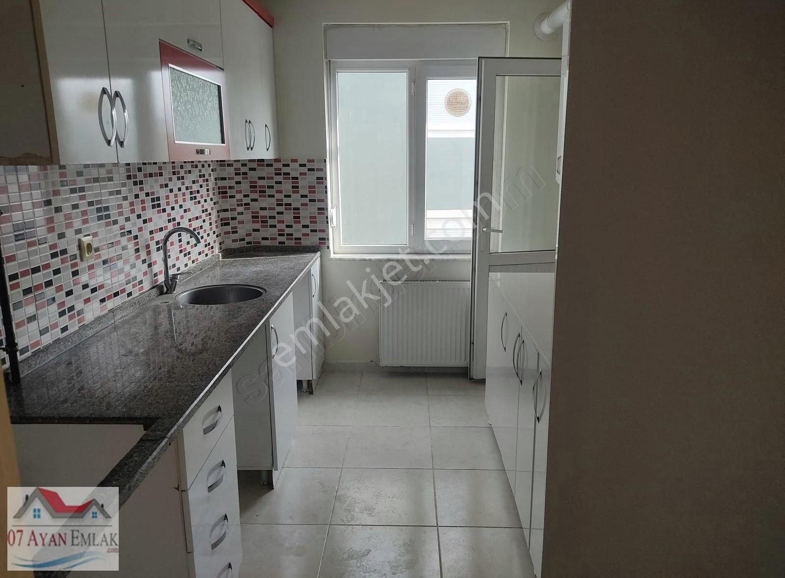 Karsıyaka'da Onay Hamamı Civarı Doğalgazlı Çift Girişli 4+1 Dblx