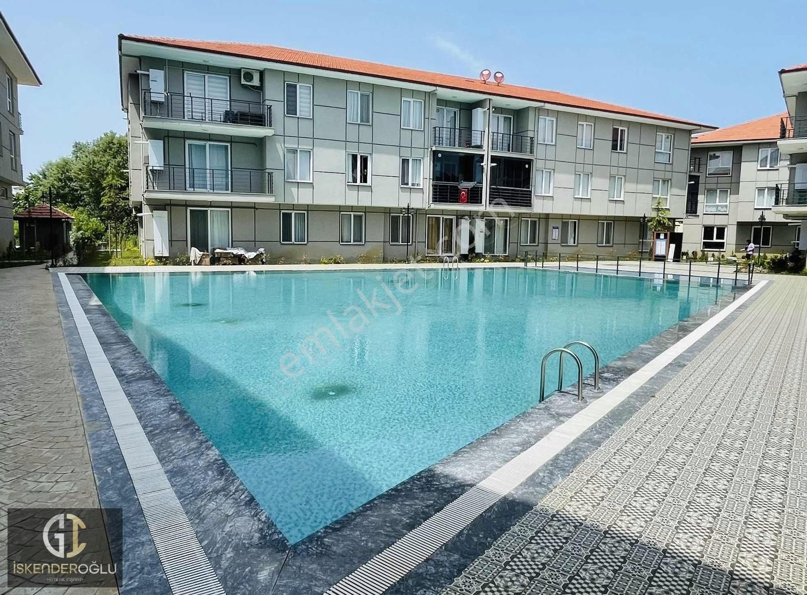 Camlik 2 1+1 Ara Kat Full Esyali Havuzlu Sok Fiyat