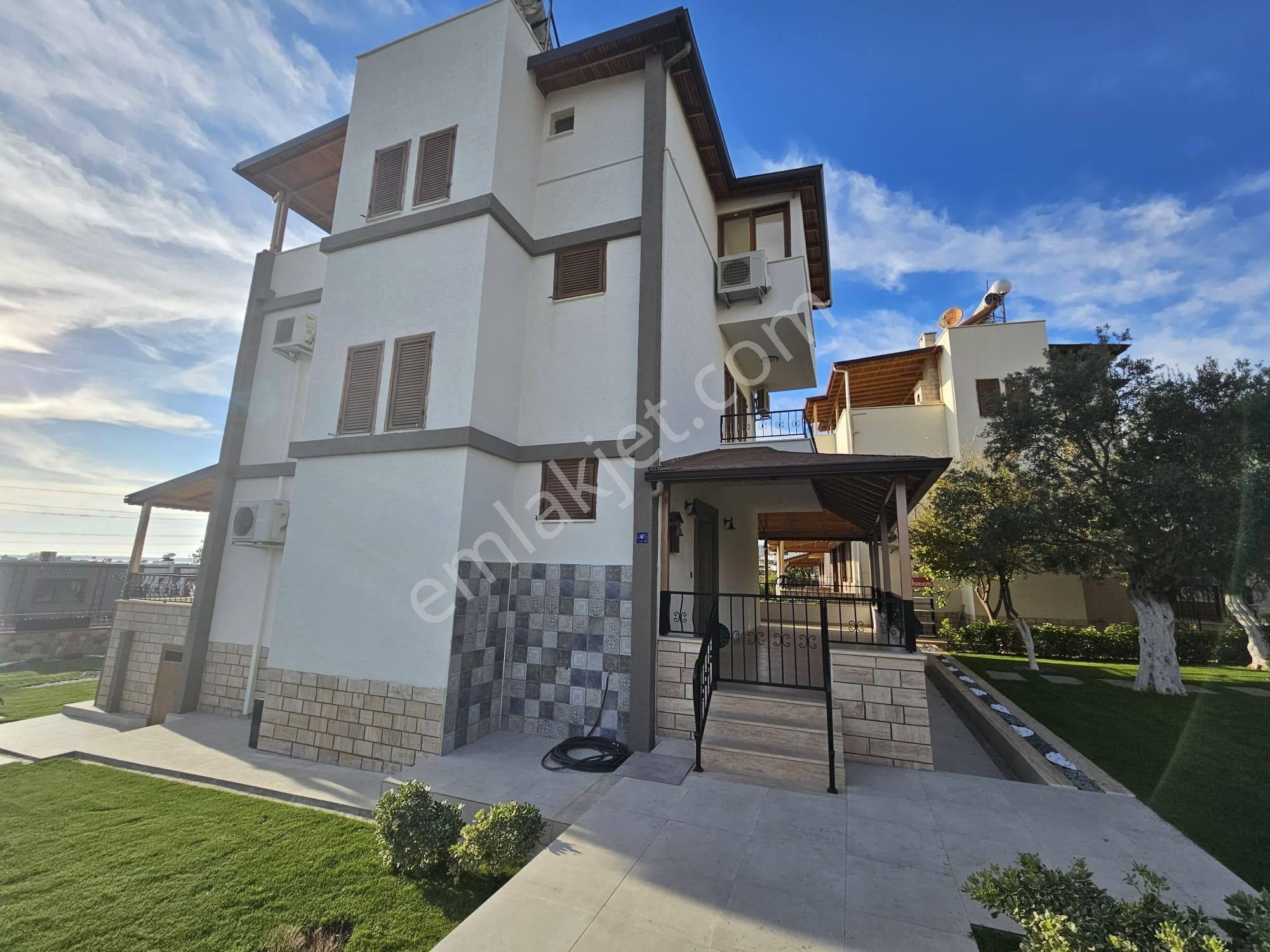 Denize 150 Metre Panoramik Deniz Manzaralı Tam Müstakil Villa - Görsel 8