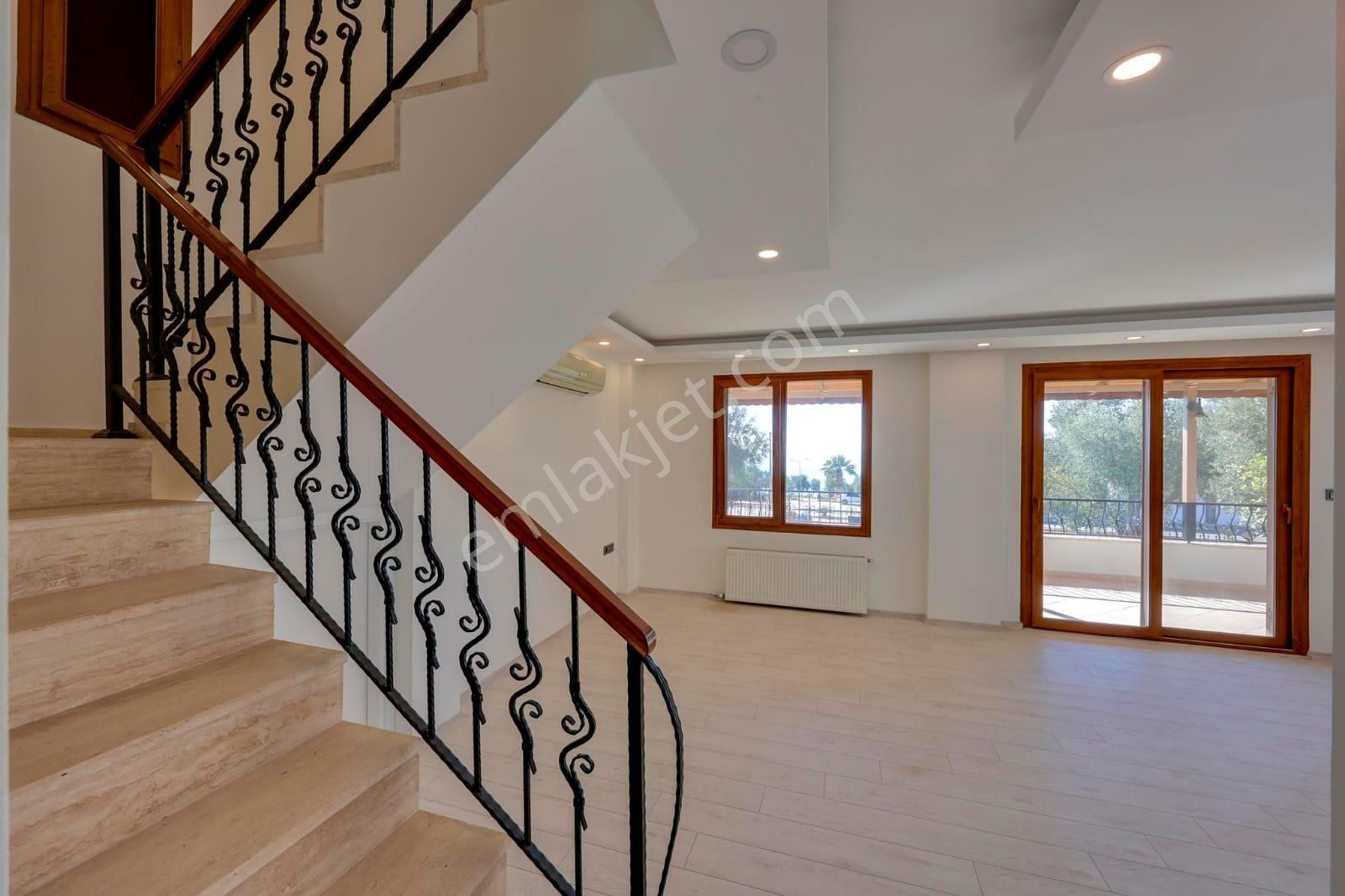 Denize 150 Metre Panoramik Deniz Manzaralı Tam Müstakil Villa - Görsel 17