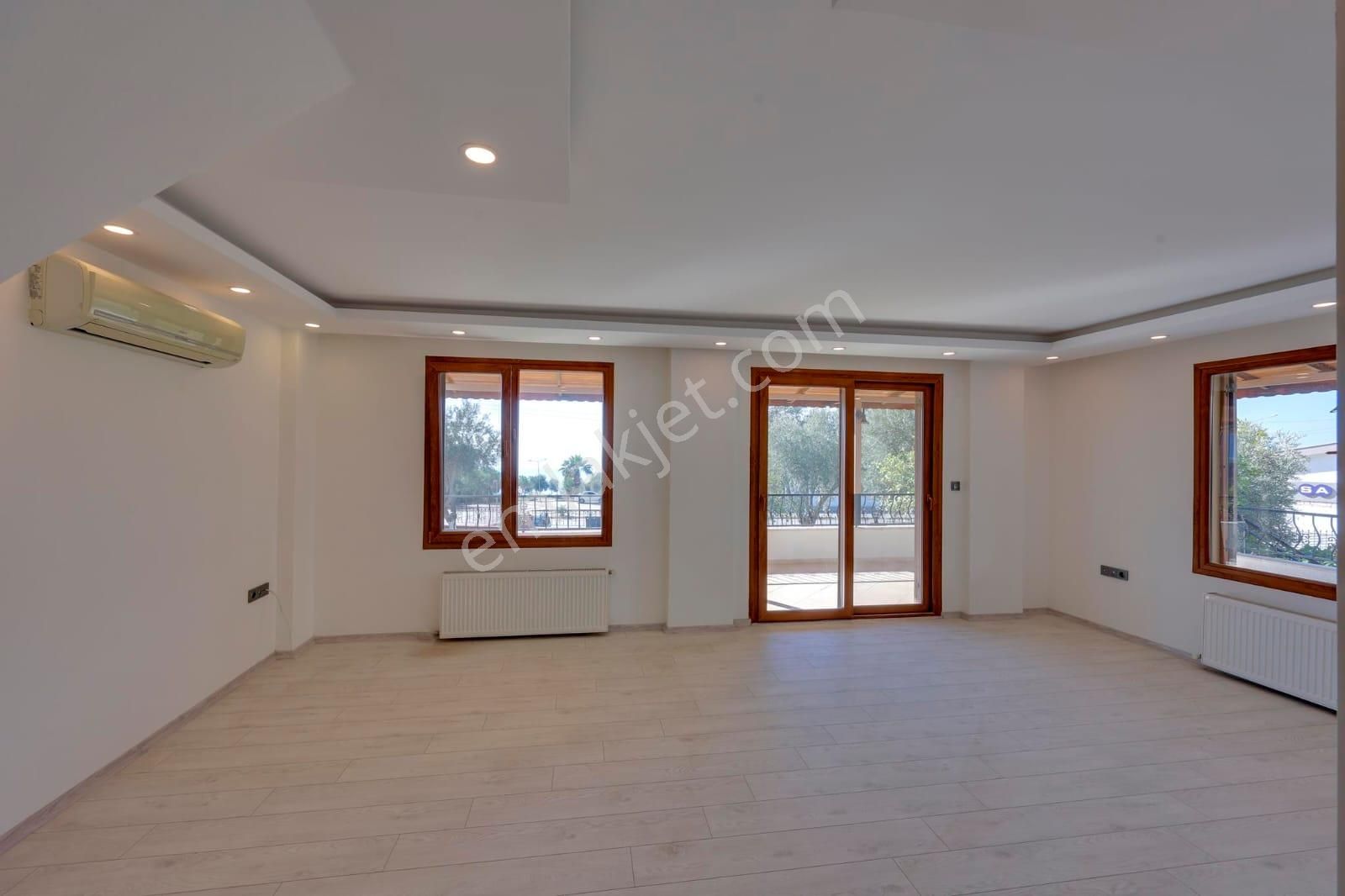 Denize 150 Metre Panoramik Deniz Manzaralı Tam Müstakil Villa - Görsel 18