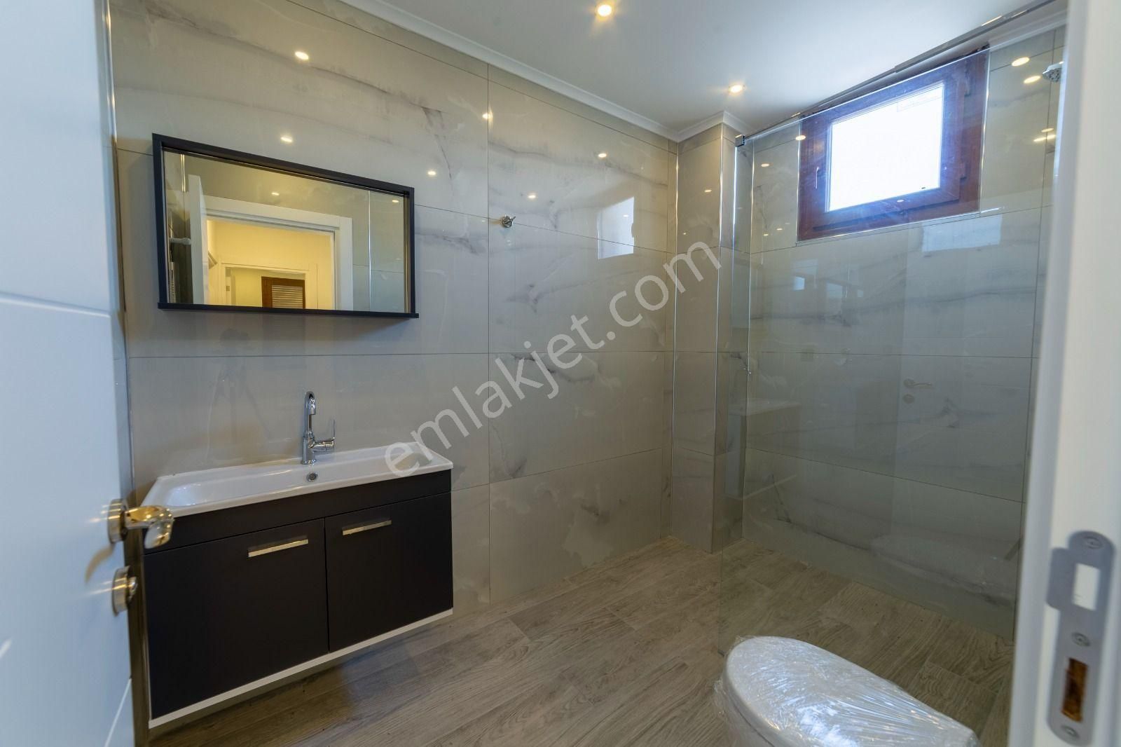 Denize 150 Metre Panoramik Deniz Manzaralı Tam Müstakil Villa - Görsel 24