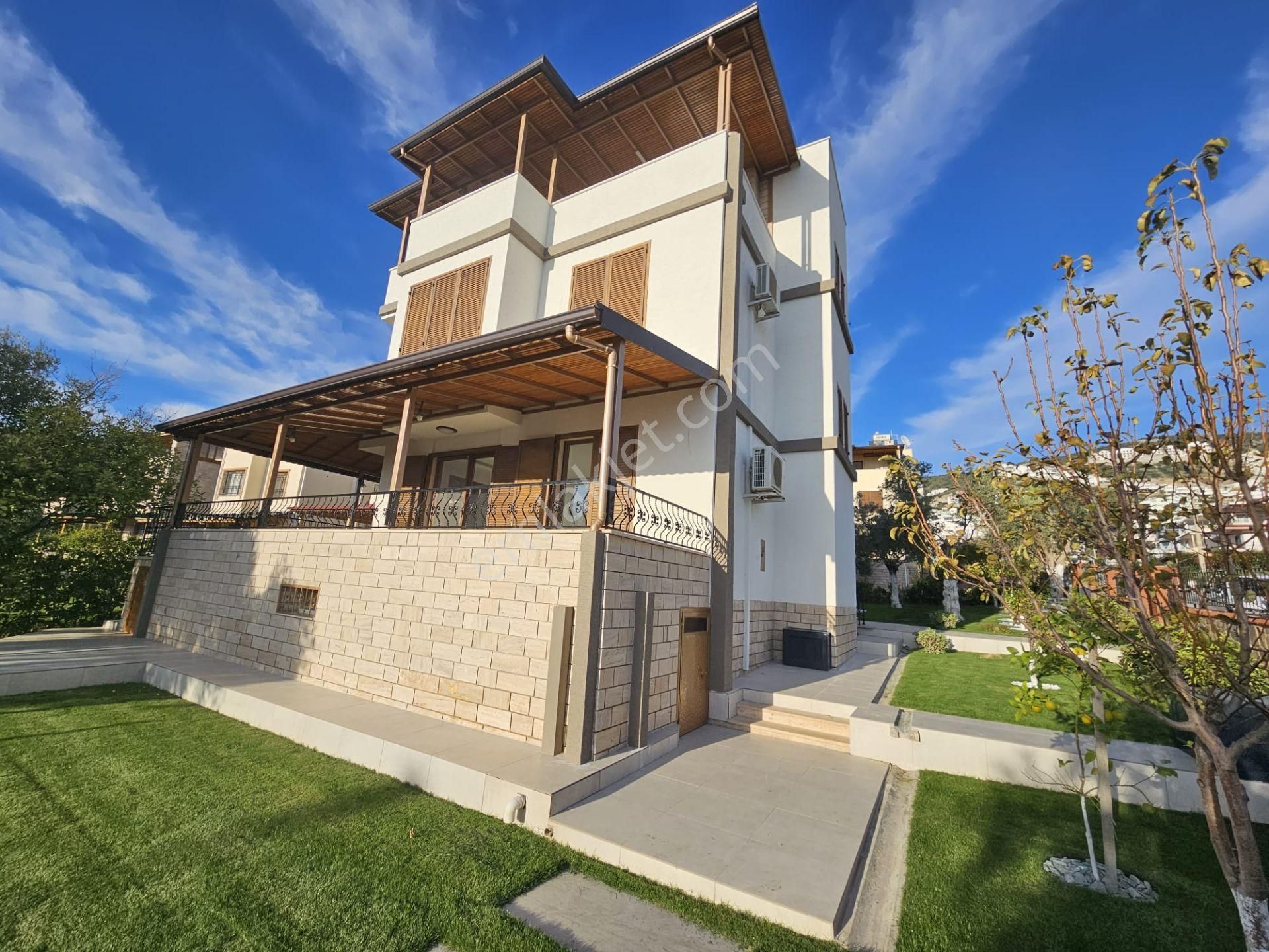 Denize 150 Metre Panoramik Deniz Manzaralı Tam Müstakil Villa - Görsel 5