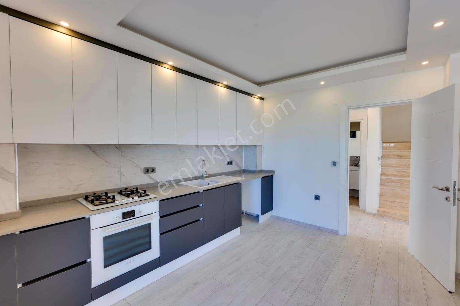 Denize 150 Metre Panoramik Deniz Manzaralı Tam Müstakil Villa - Görsel 19