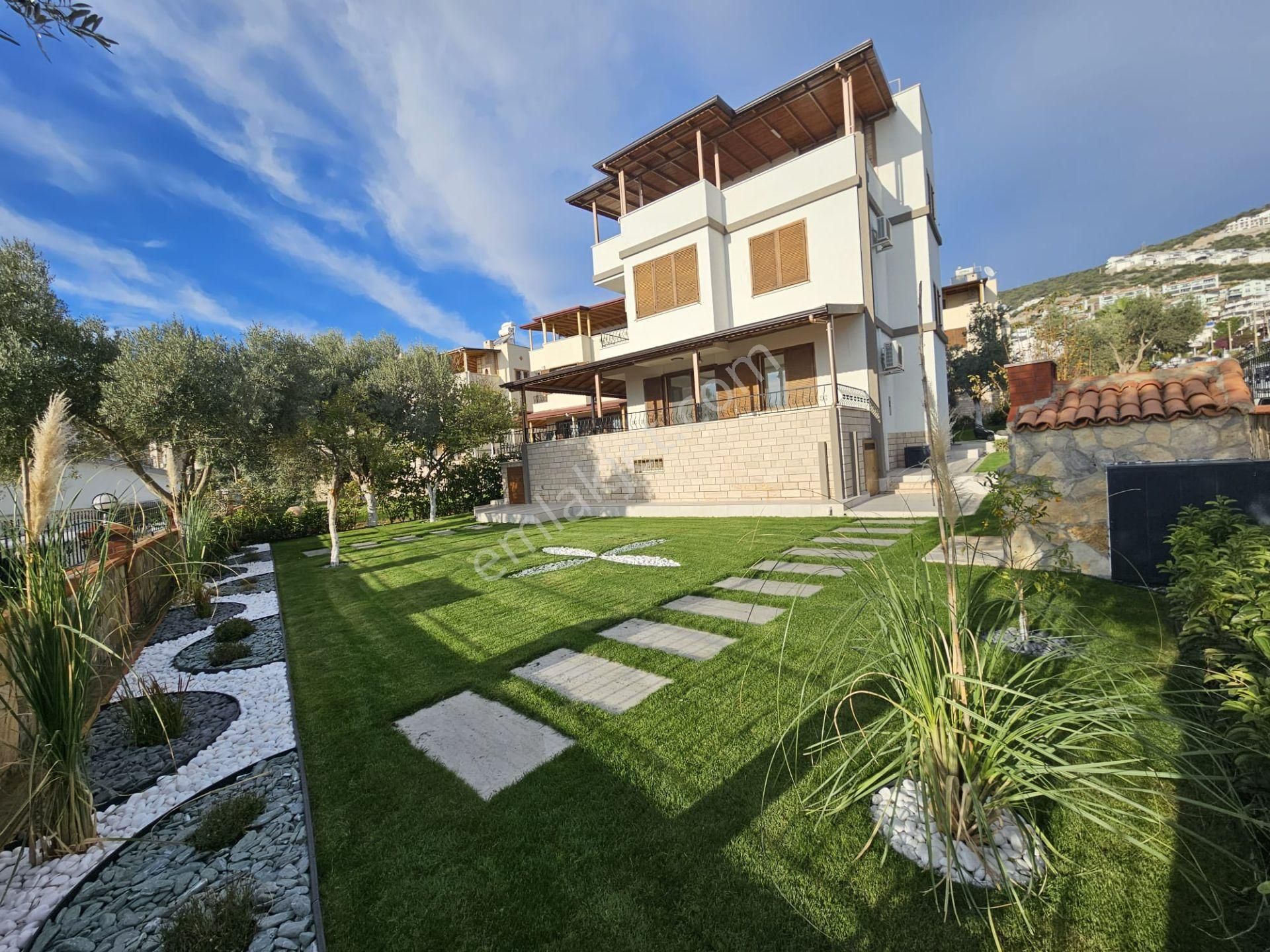Denize 150 Metre Panoramik Deniz Manzaralı Tam Müstakil Villa - Görsel 2