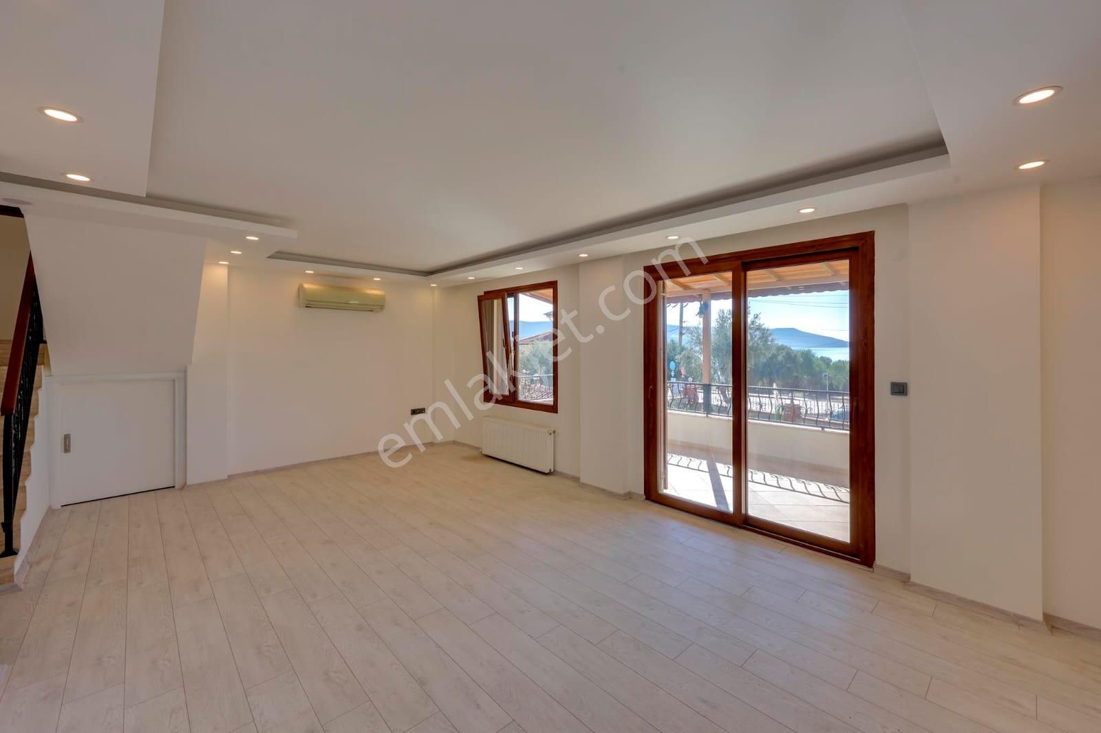 Denize 150 Metre Panoramik Deniz Manzaralı Tam Müstakil Villa - Görsel 28
