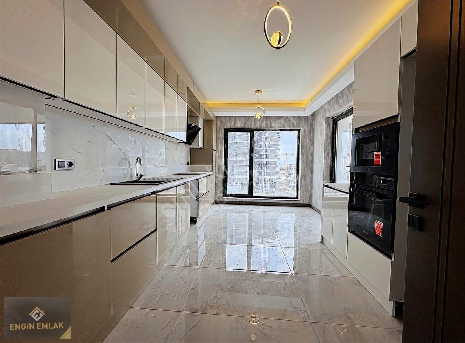Engin Emlak'tan Satılık Lüks Site İçerisinde Sıfır 4+1 Daire