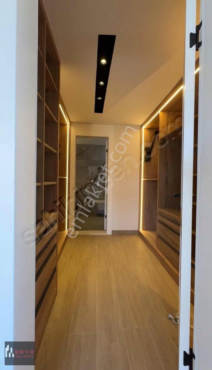 Çeşme Musallada Tam Müstakil, Triplex Lüks Villa