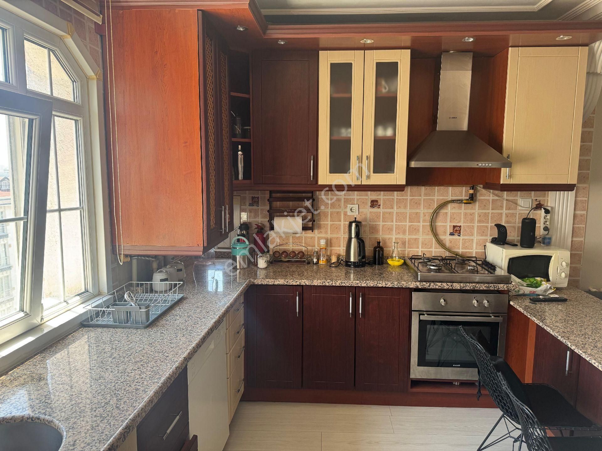 Yenibosna Çobançeşme'de 3+1 Daireye Öğrenci Oda Arkadaşı Aranıyor – Full Eşyalı