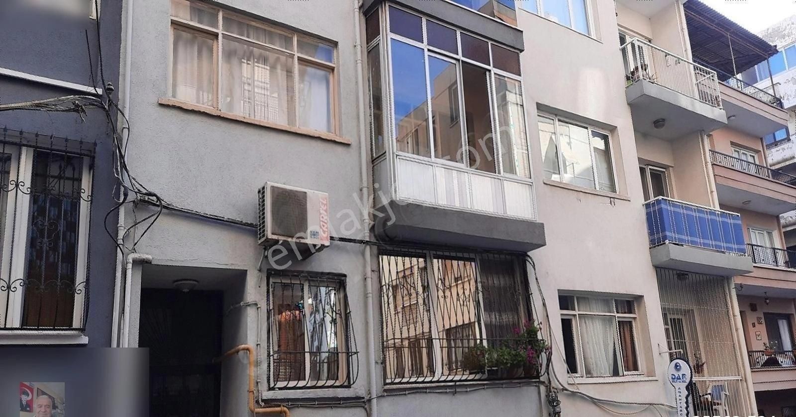 İzmir'ingözde Semti Gözte'de Ana Caddeye 50m. Sahile 100m 1. Kat