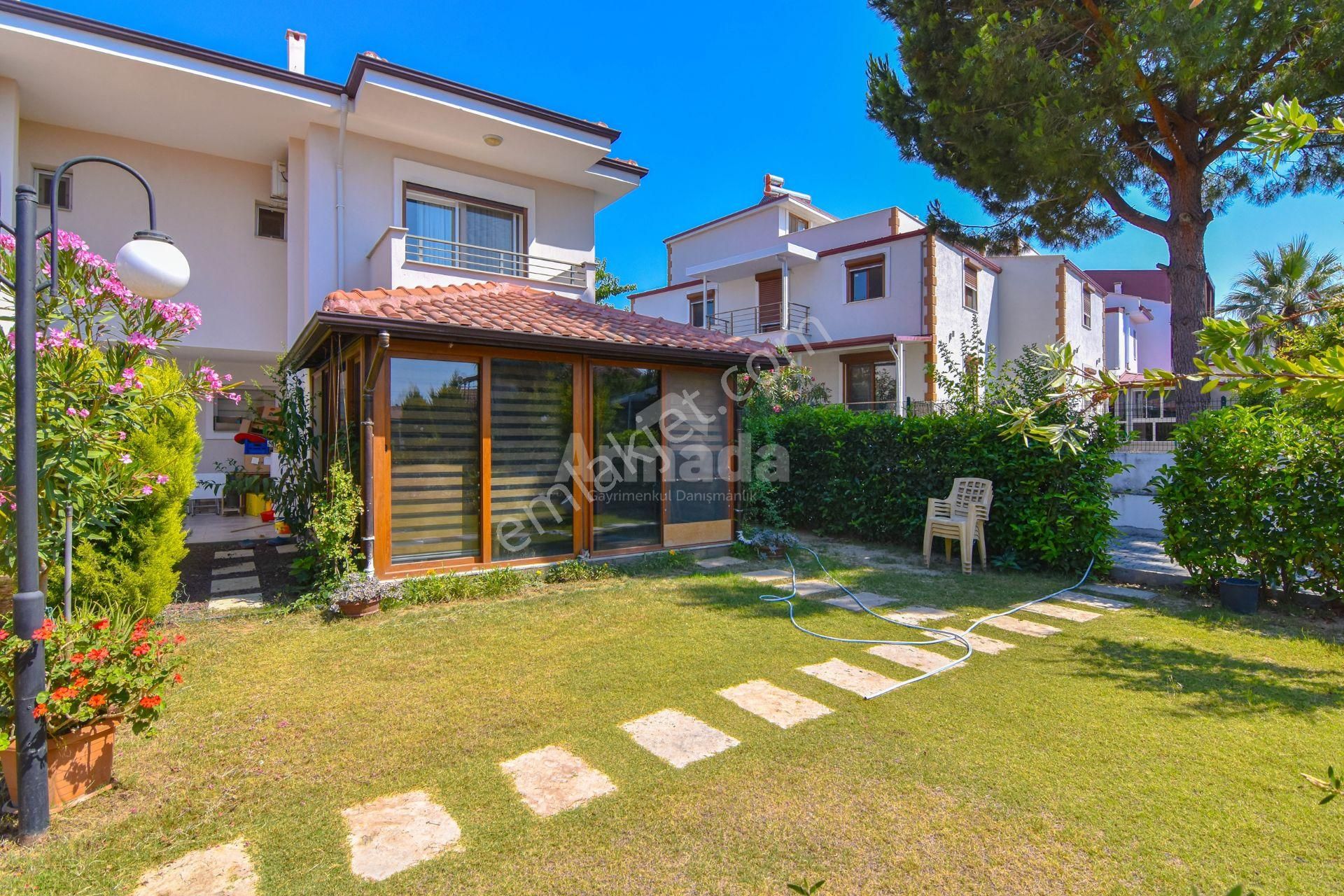Kuşadası Soğucak Mahallesi Satılık 4+1 Villa