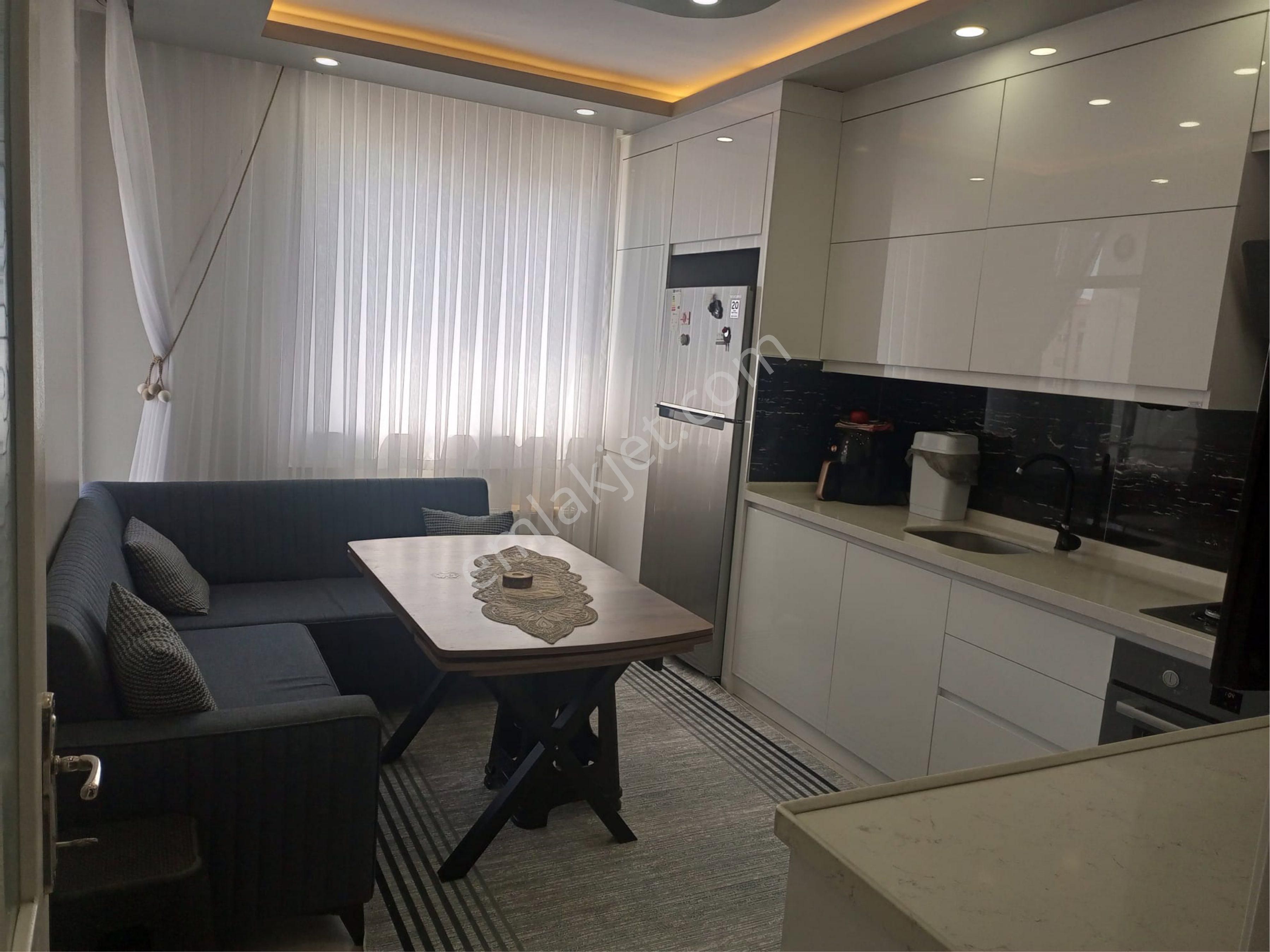 Arkadaş Emlaktan Bahçelievler İpekli Caddesinde 3+1 Satılık Daire
