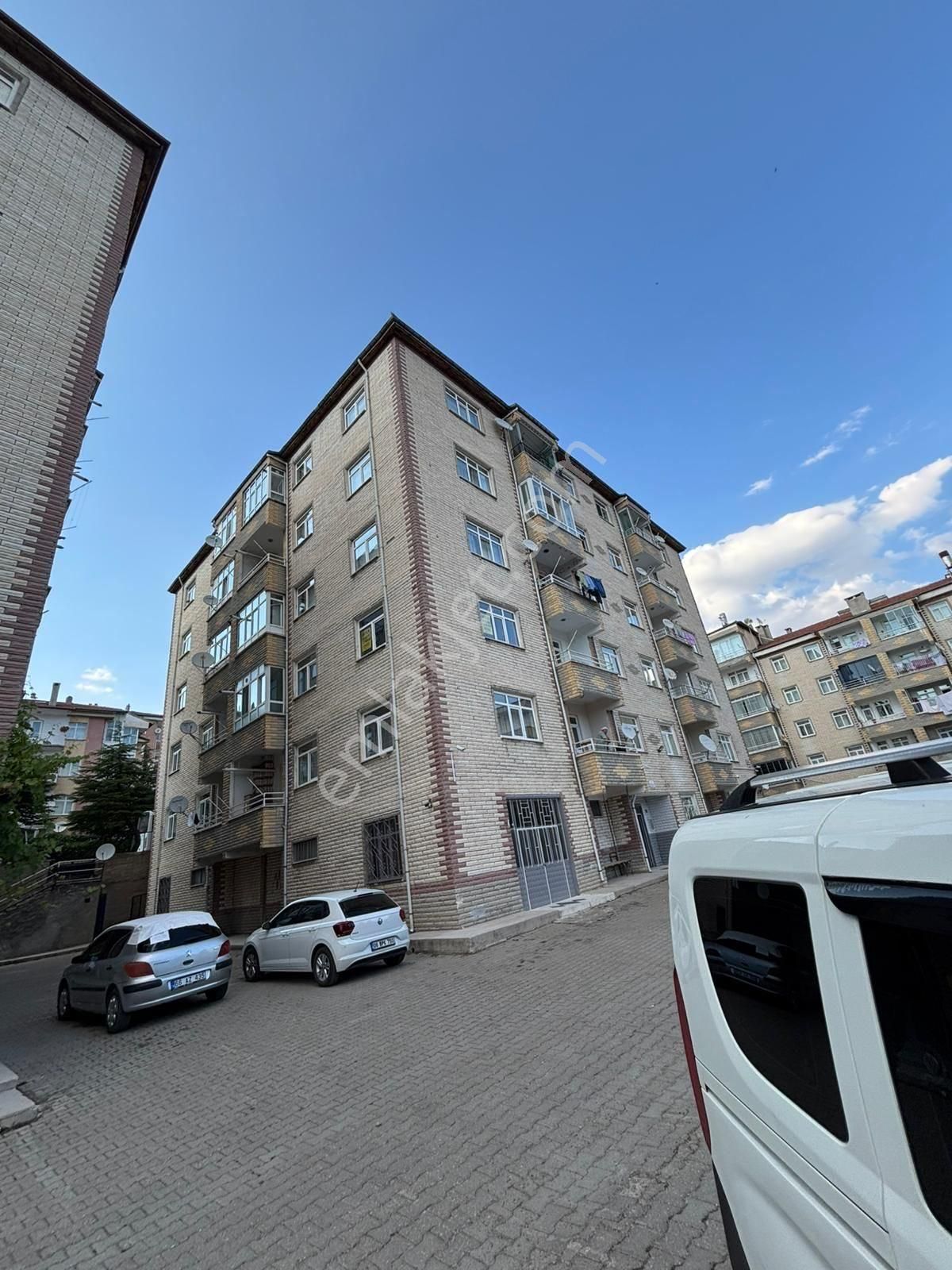 Epadan Karatepe Mahallesinde 3+1 Satlık Daire