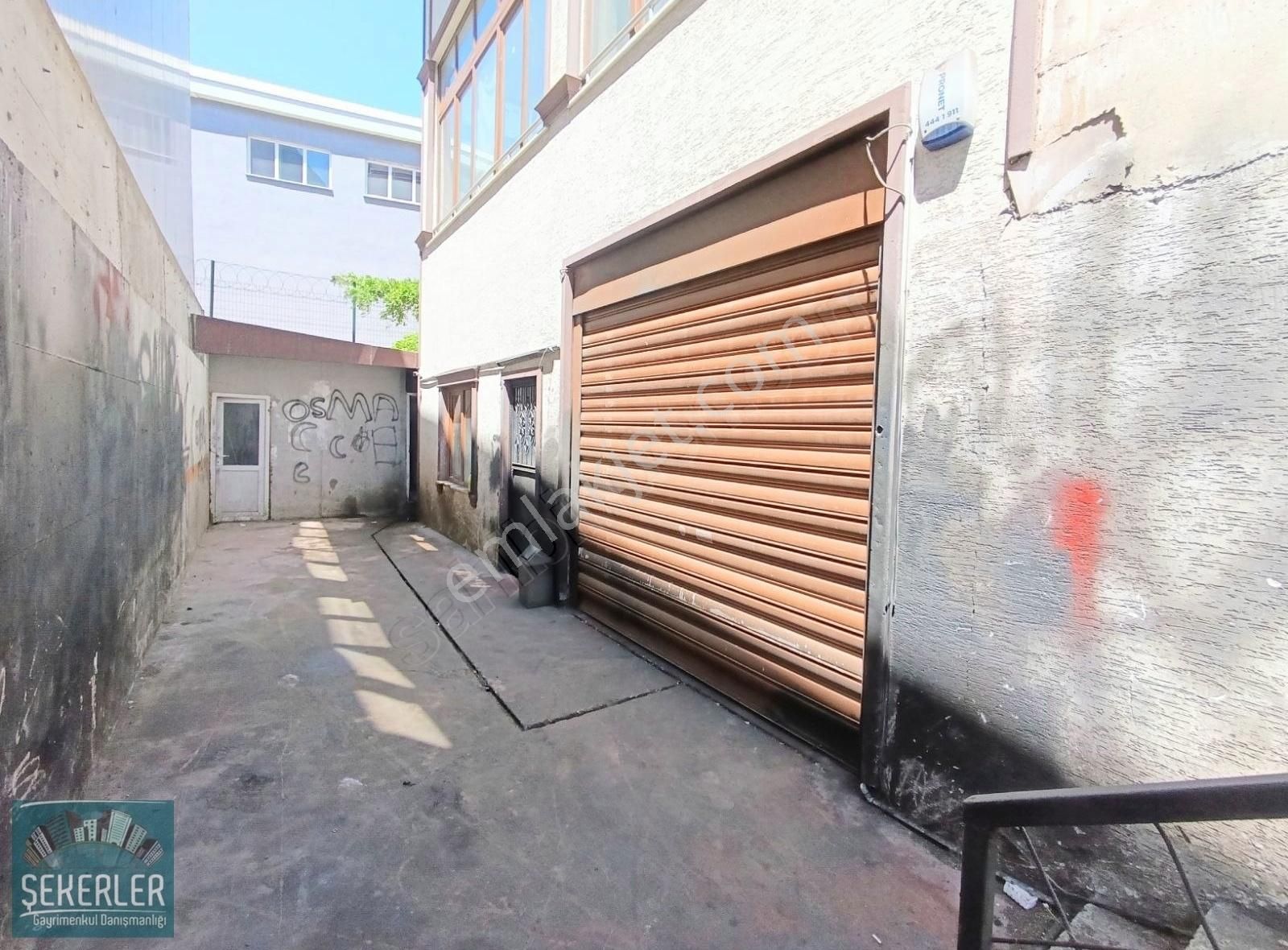 Şekerlerden Demircide Ana Yolun Hemen Arasında 200 M2 Depo