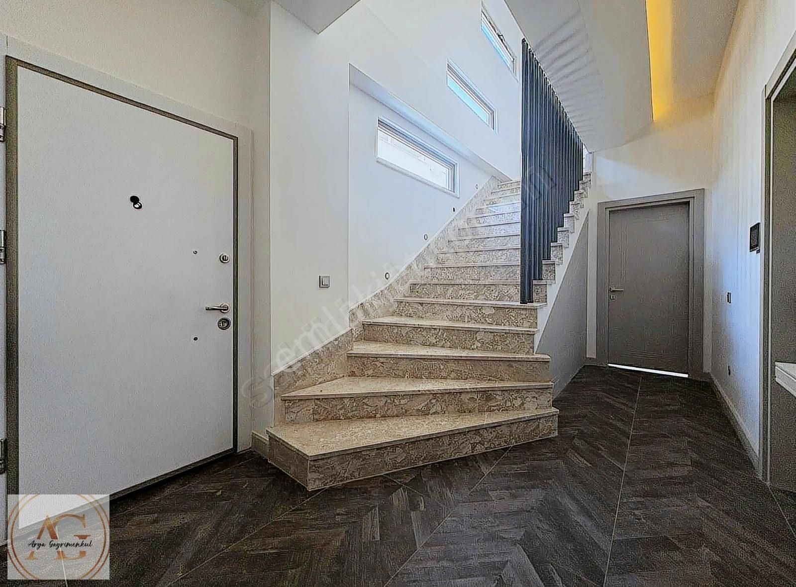 Arya'da Güre Merkezde Deniz Ve Dağ Manzaralı Bağımsız Villa - Görsel 12