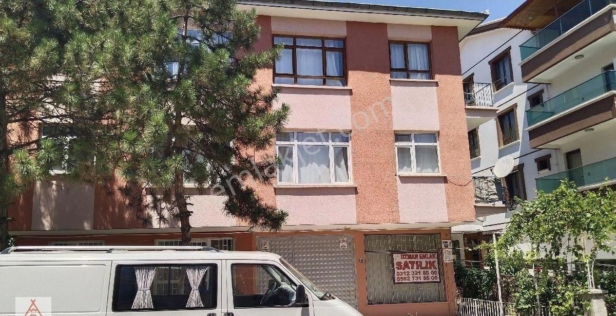 Uzman Emlak'tan 3+1 Ara Kat Merkezi Konumda Şirin Daire
