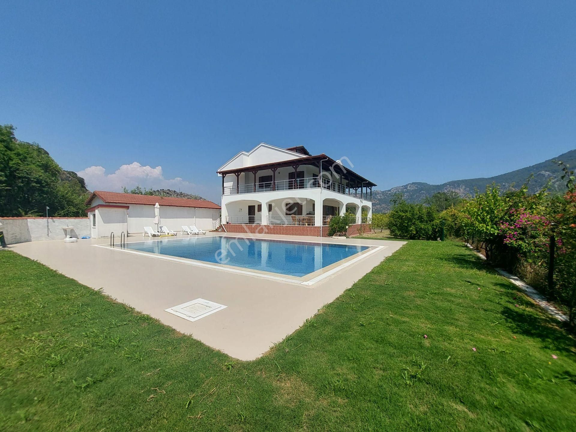 Mugla Dalyanda 7 500 M2 Nar Bahçesinde 5+1 Yüzme Havuzlu Lüks Tripleks Satılık