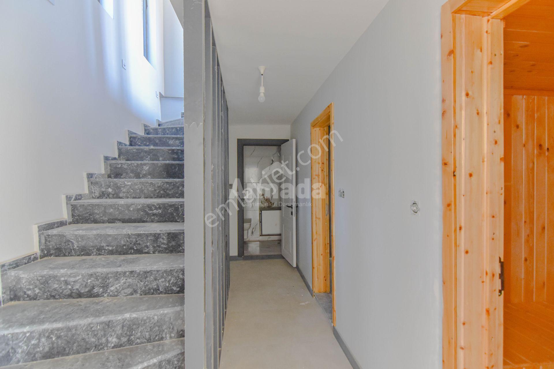 Kuşadası Soğucak'ta Harika 5+1 Satılık Villa - Görsel 31