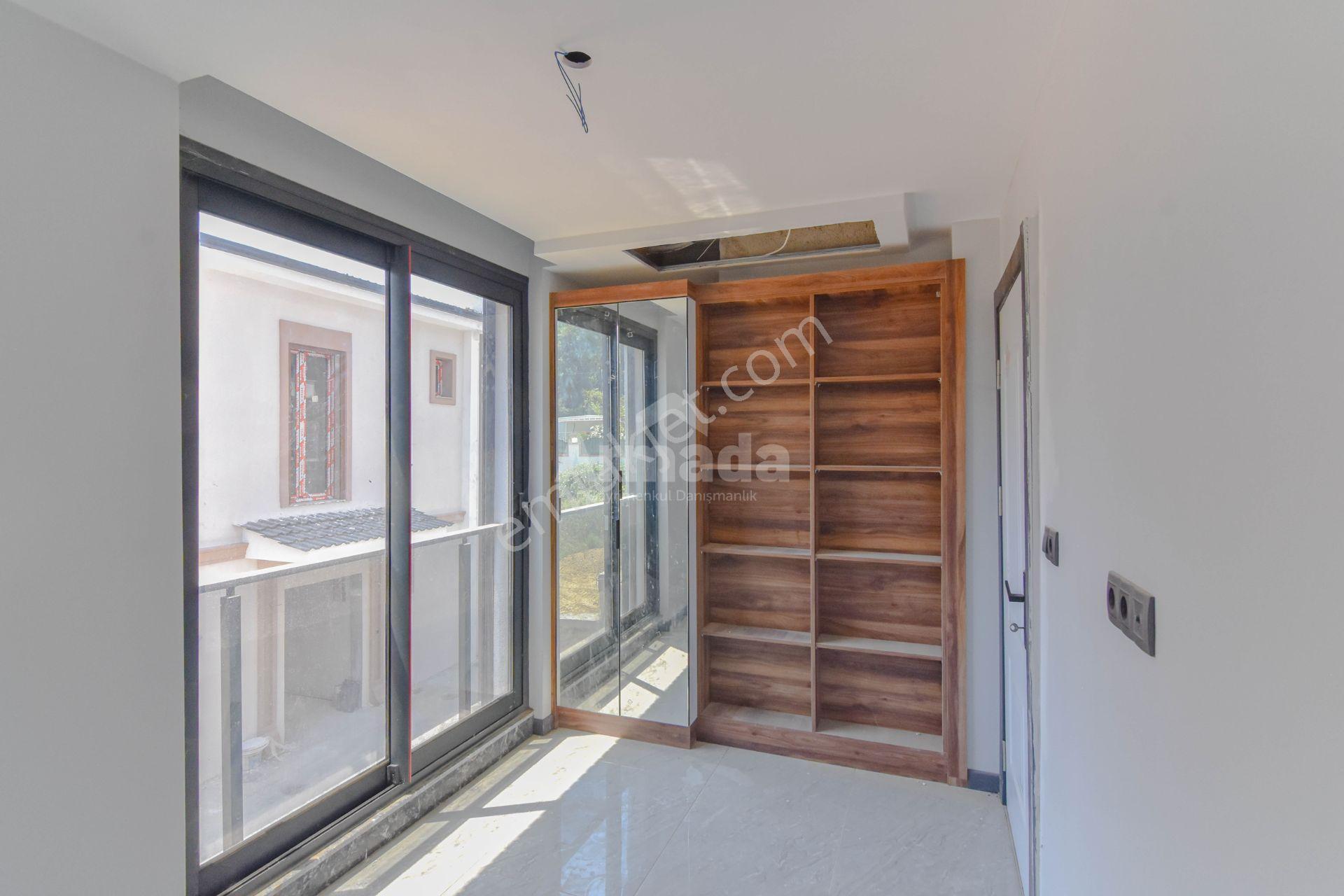 Kuşadası Soğucak'ta Harika 5+1 Satılık Villa - Görsel 11