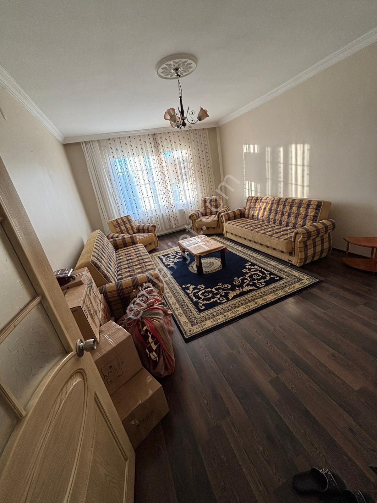 Epadan Emniyet Müdürlüğü Yanında Satlık 3+1 Giriş Kat Daire