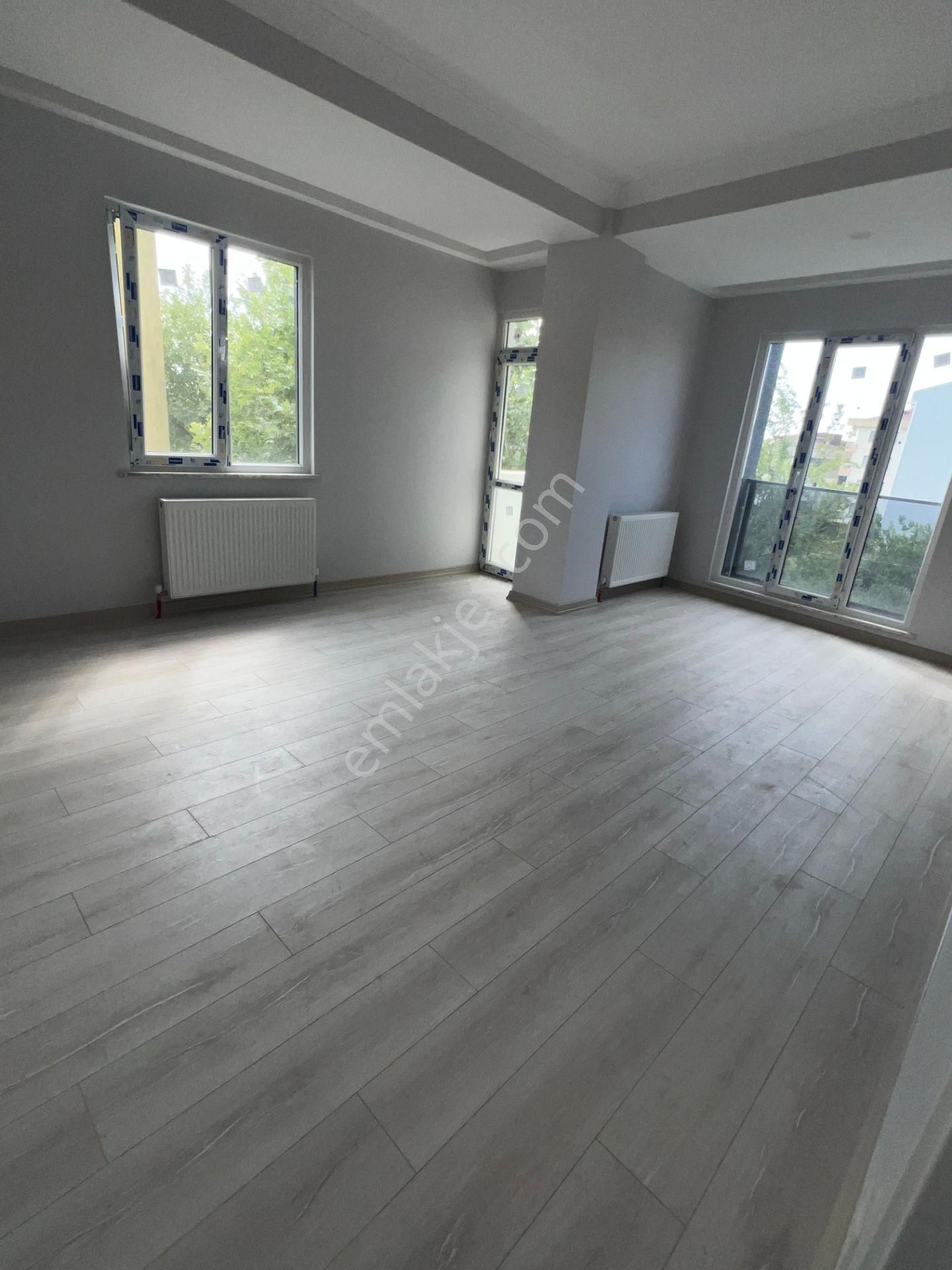 İstanbul Sancaktepe Yunusemre Mah. Satılık 3+1 Ara Kat 125 M2 Daire
