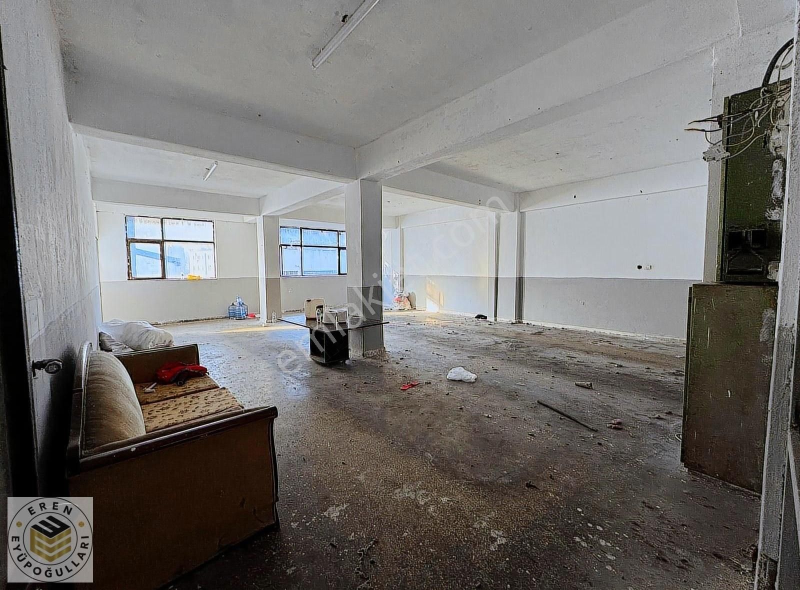 B.paşa Vatan Mah. 135 M² Sanayide 1. Kat Mükemmel Dükkan