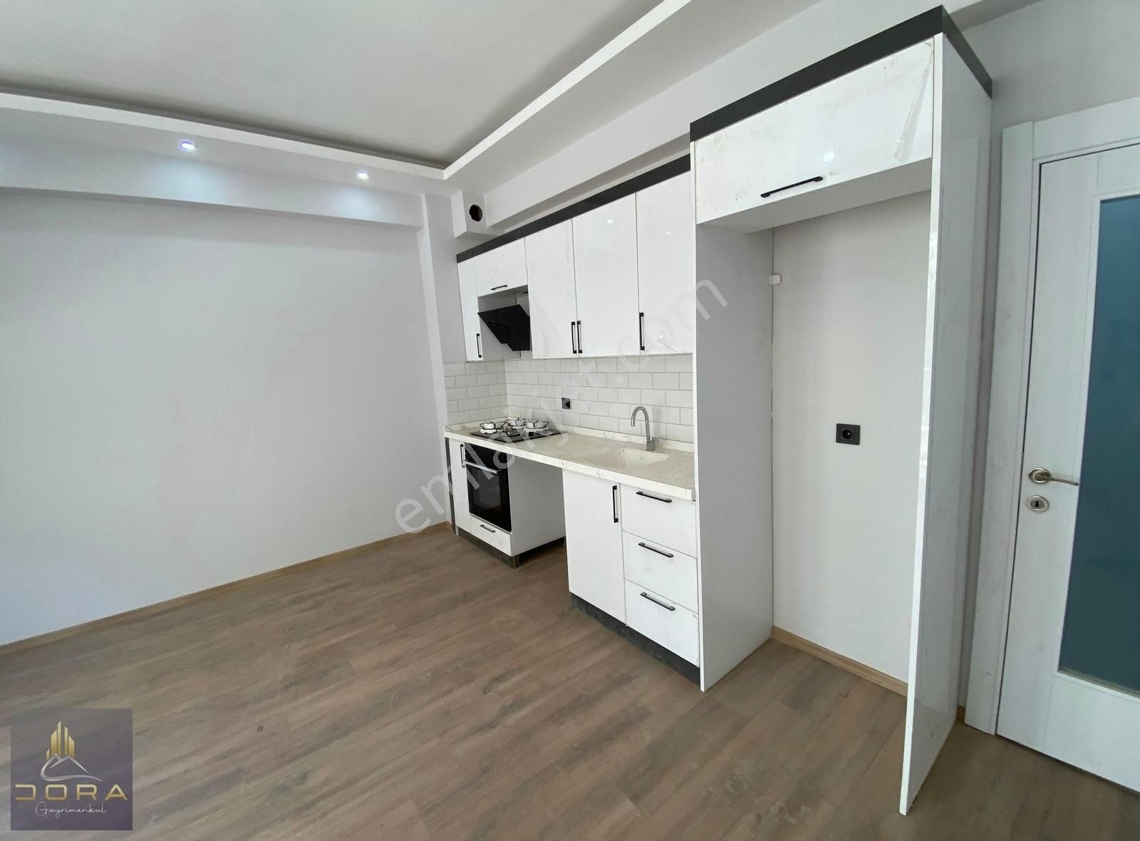 Dora Dan Satılık Akçay Merkez De 2+1 Açık Mutfak Daire