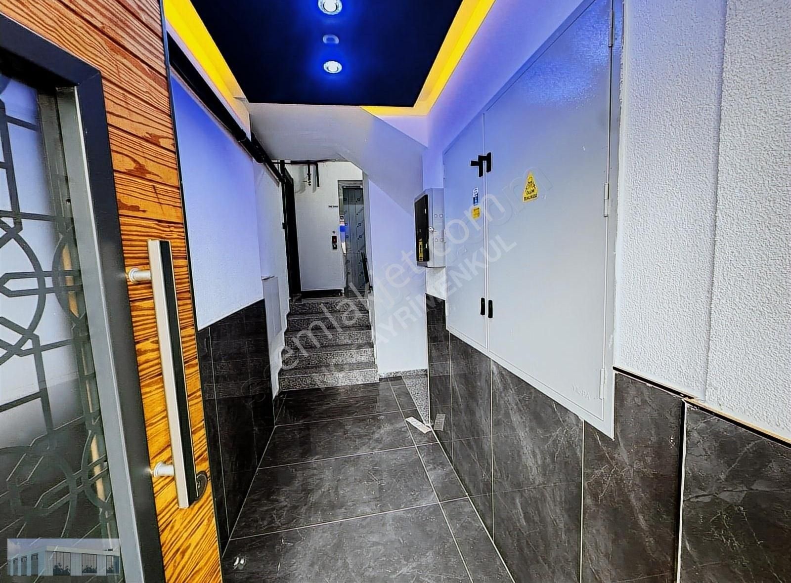 Samandıra Akpınar Mahallesinde 2+1 Satılık Yüksek Giriş Daire