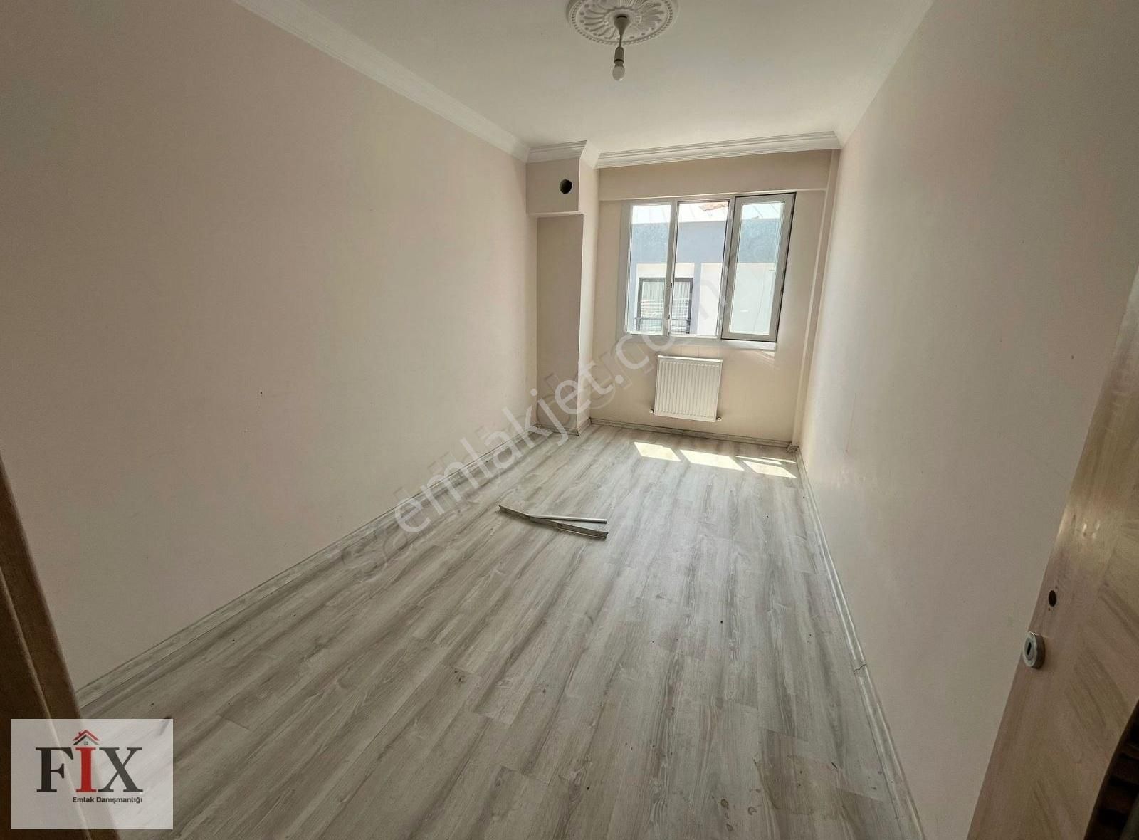 Fix'ten Saruhanlıda Satılık Ebevyn Banyolu 3 Yıllık Daire