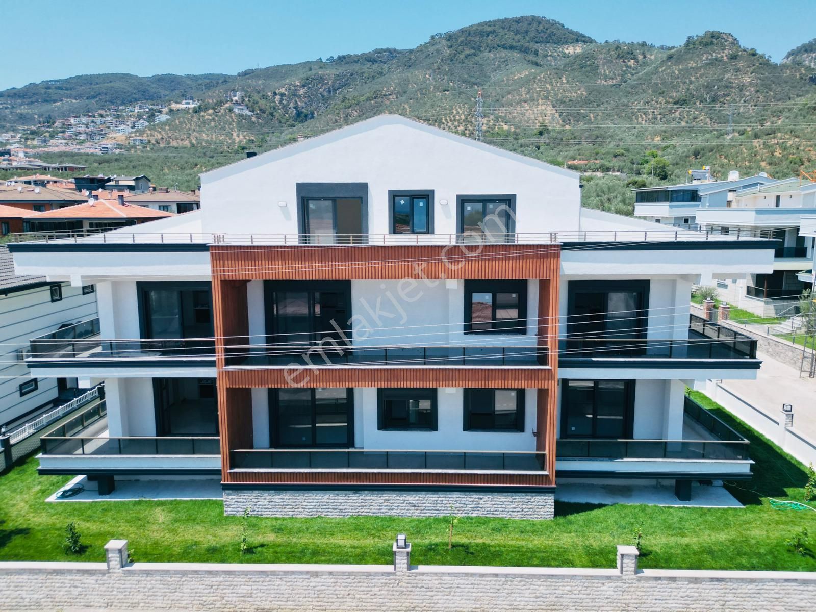 Altınoluk Bent Caddesinde Bahçe Kullanımlı Son 2+1 Sıfır Daire!