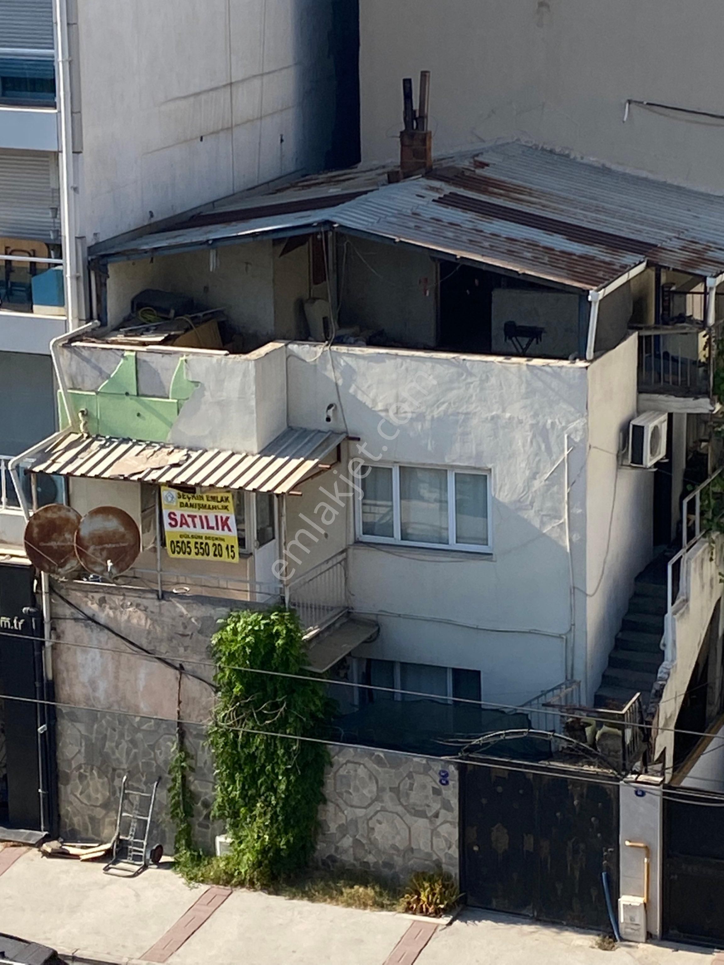 Eski Havaalanı Caddesi Üzerinde Komple Satılık Bina