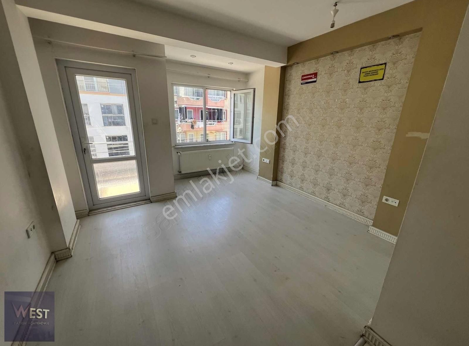 Barbaros Mahallesinde Site İçerisinde Ara Kat Kiralık 1+0 Daire