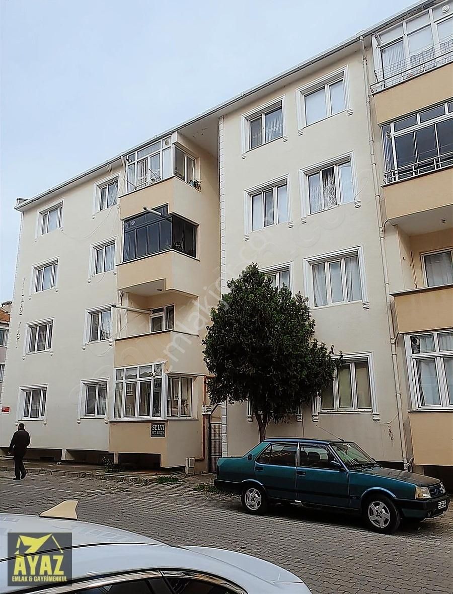 K.eli Karacaibrahim Mah.de C.tesi Pazarı Alanında 2+1 Satılık