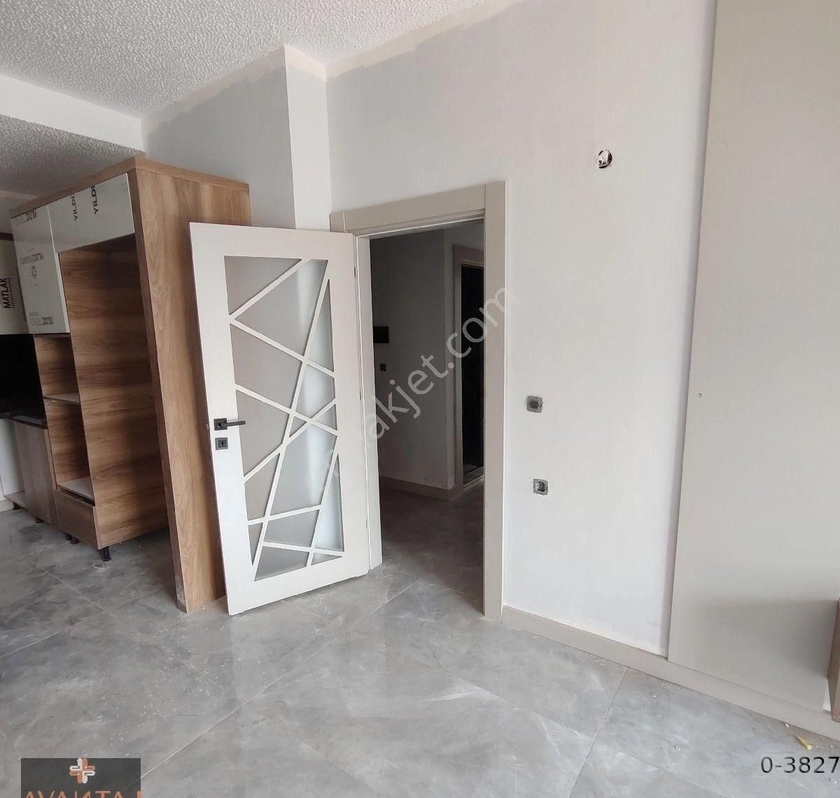 Kuşadası'nda Merkezi Konumda Havuzlu Sitede Sıfır 2+1 Daire - Görsel 15