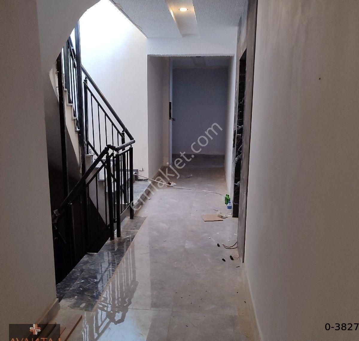 Kuşadası'nda Merkezi Konumda Havuzlu Sitede Sıfır 2+1 Daire - Görsel 8