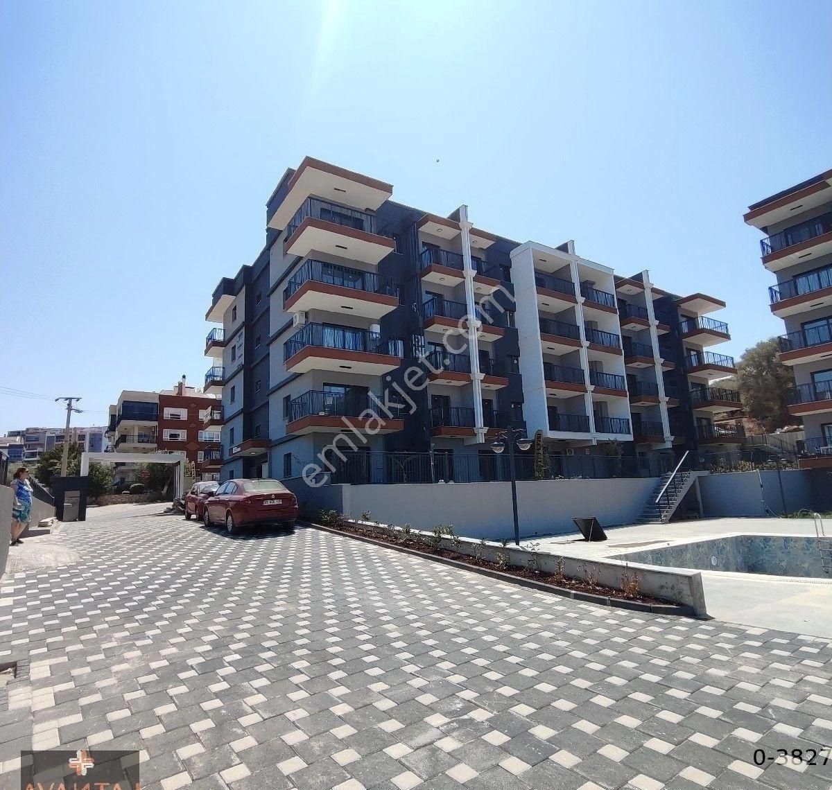 Kuşadası'nda Merkezi Konumda Havuzlu Sitede Sıfır 2+1 Daire - Görsel 20