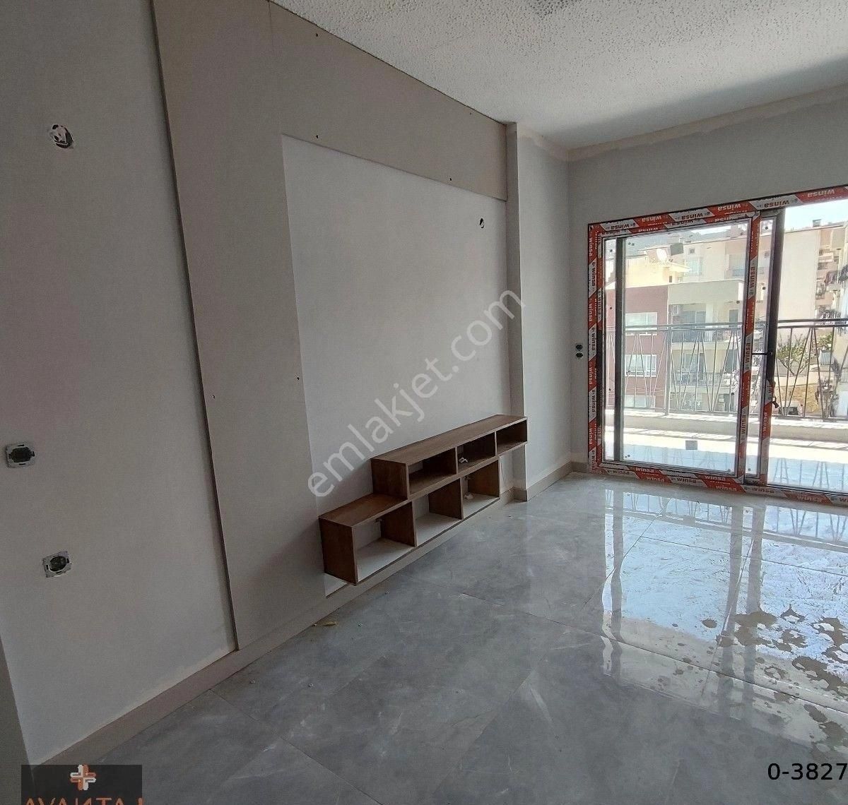 Kuşadası'nda Merkezi Konumda Havuzlu Sitede Sıfır 2+1 Daire - Görsel 11