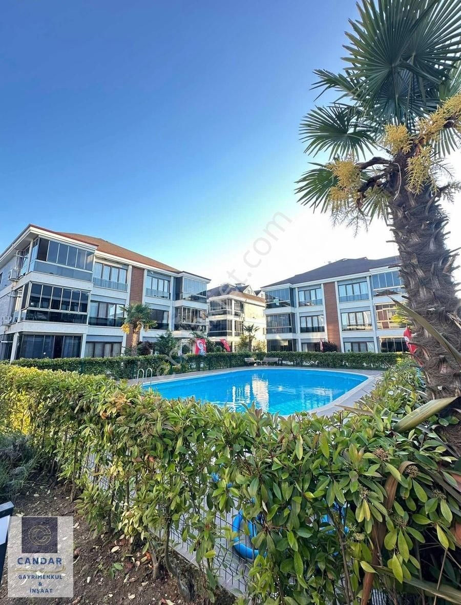 İznik Selçuk Mah. Simmpark Sitesinde Havuzlu Ara Kat Daire