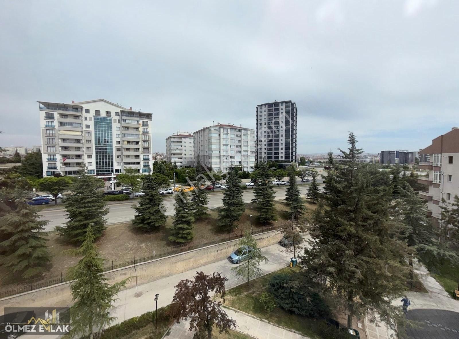 Devlet Mah'de E.banyolu Çift Balkonlu Yapılı Kiralık