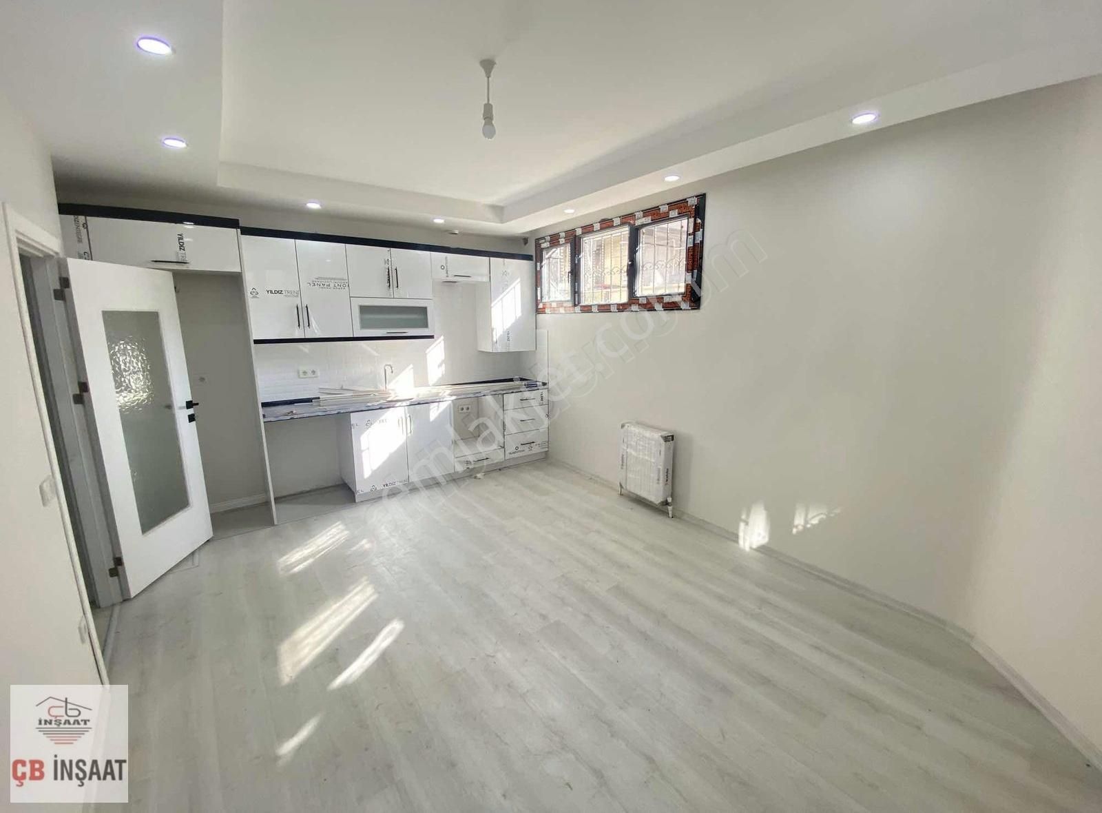 Çb'den Cumhuriyet Mah'de 1+1 50m2 Ön Cephe Sıfır Bahçe Kat Daire