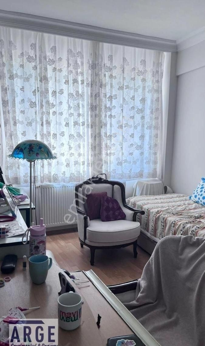 Nuretin Tekkesinin Arkasında 1. Kat 2+1 Satılık Daire