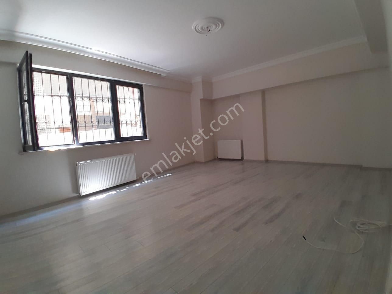 Ünalan'da 6 Yıllık Binada Giriş Kat 3+1 Ebeveyn Banyolu 120m2
