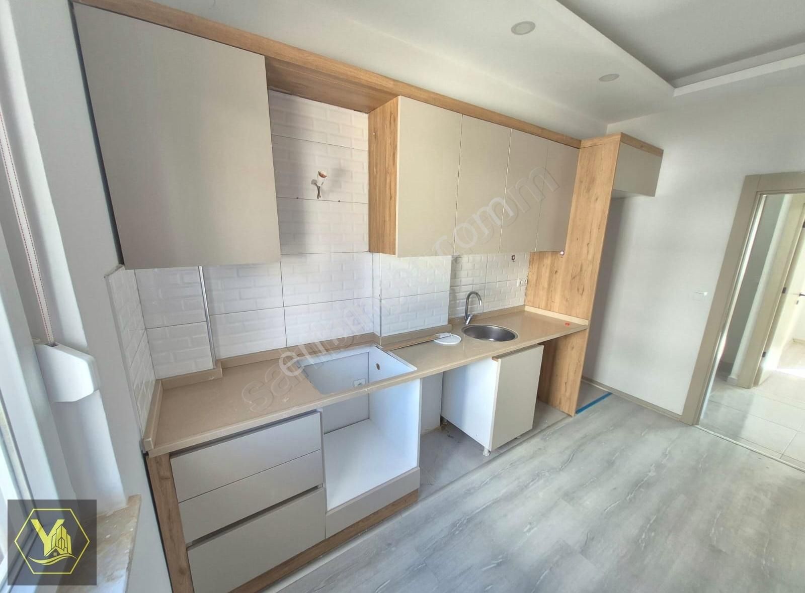 Esentepe Mh. Şehir Hastanesi Yakını Ayrı Mutfak 1+1 Sıfır Daire