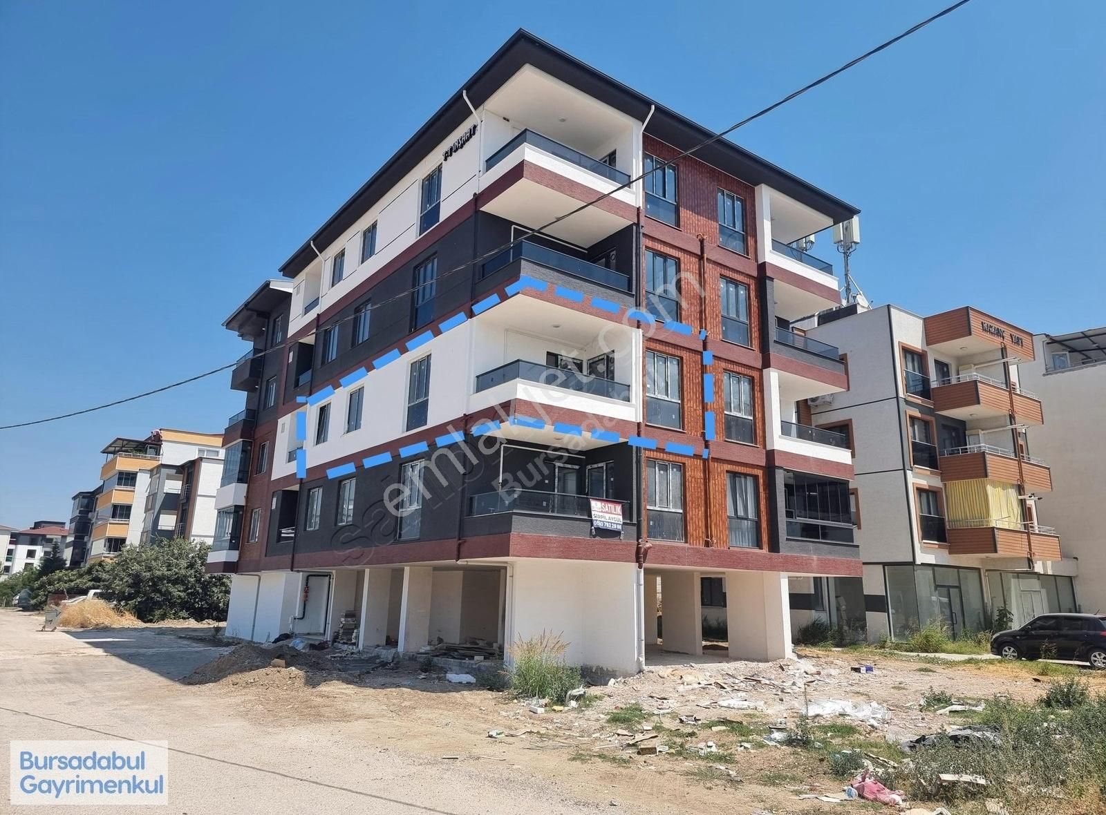 Bursadabul'dan Barış Mah.köşe Önü Açık Arakat 3+1 Daire 149 M2